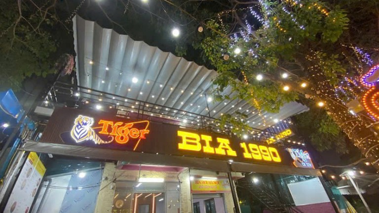 Nhà Hàng Bia 1990 Ven Hồ